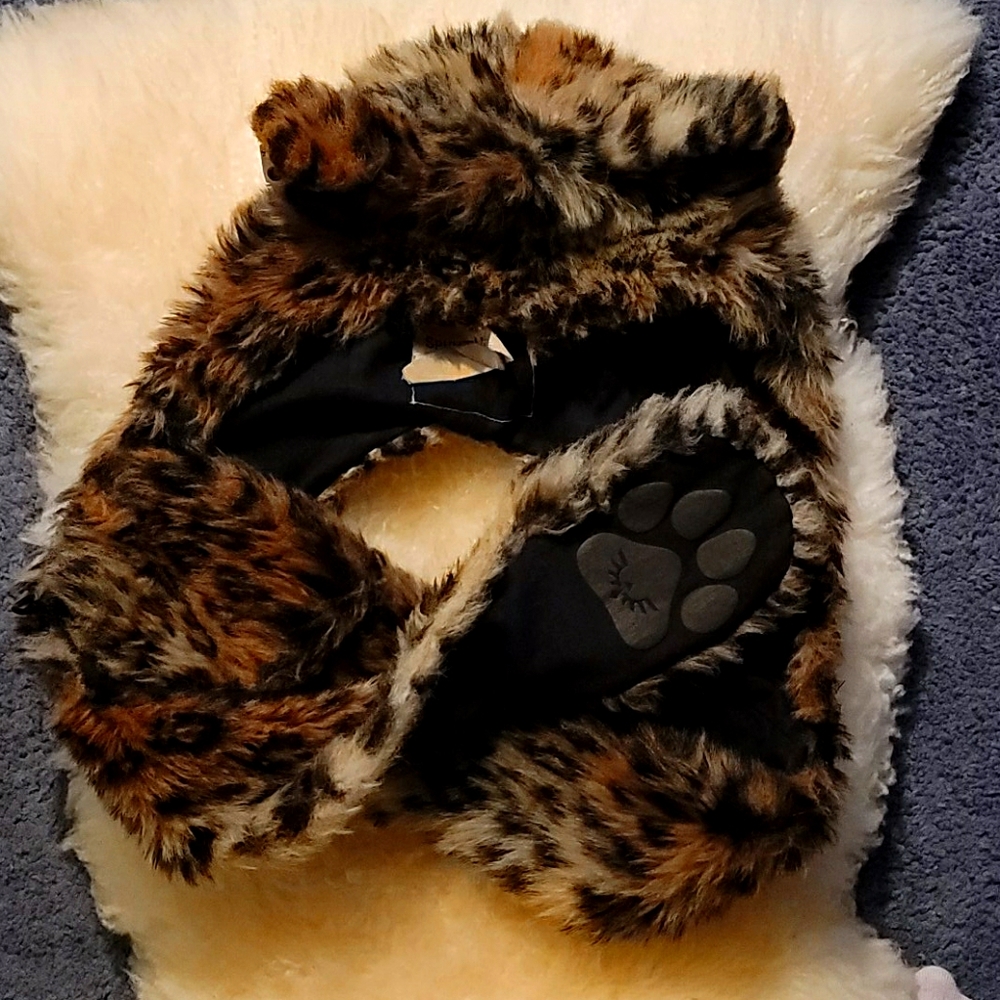 SOLD Spirit Hood leapord